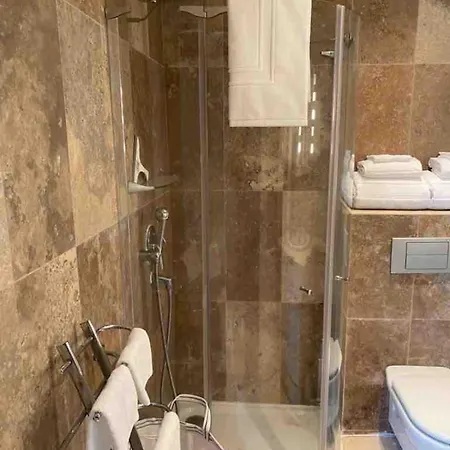 66c4 Unique 6-person Chateau بيربينيو