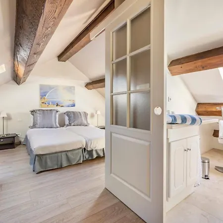 66c4 Unique 6-person Chateau بيربينيو