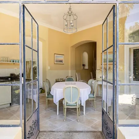 66c4 Unique 6-person Chateau بيربينيو