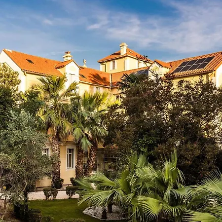 66c4 Unique 6-person Chateau بيربينيو